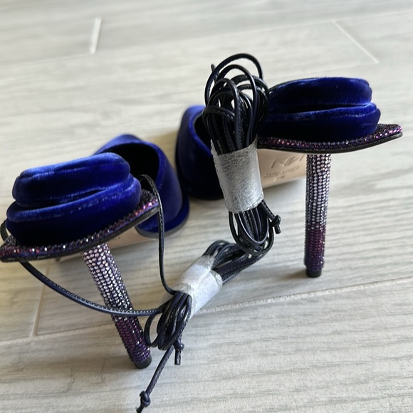 Tamara Mellon closed toe heels - Picture 3 of 4